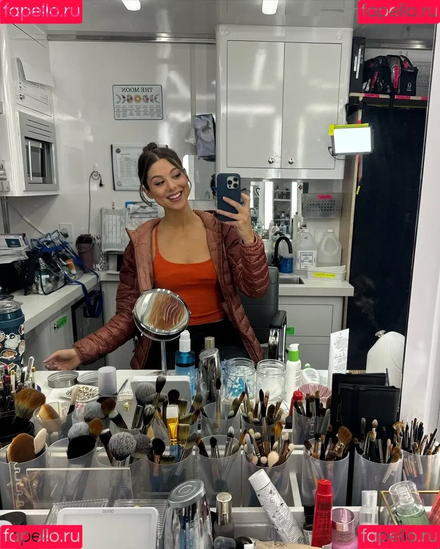 Kira Kosarin / kira_kosarin / kirakosarin Onlyfans Photo Gallery 