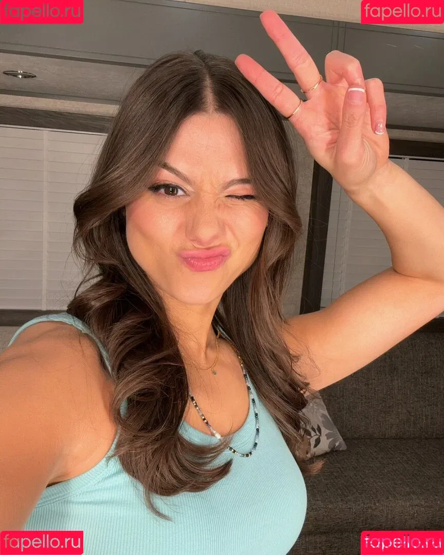 Kira Kosarin / kira_kosarin / kirakosarin Onlyfans Photo Gallery 