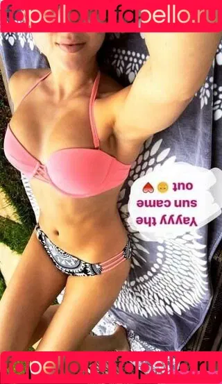 Kira Kosarin / kira_kosarin / kirakosarin Onlyfans Photo Gallery 