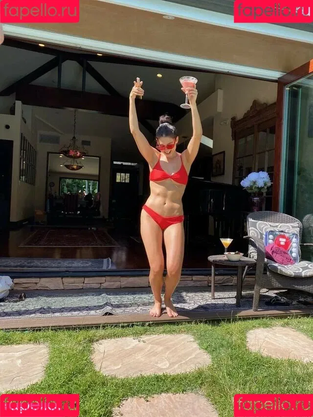 Kira Kosarin / kira_kosarin / kirakosarin Onlyfans Photo Gallery 