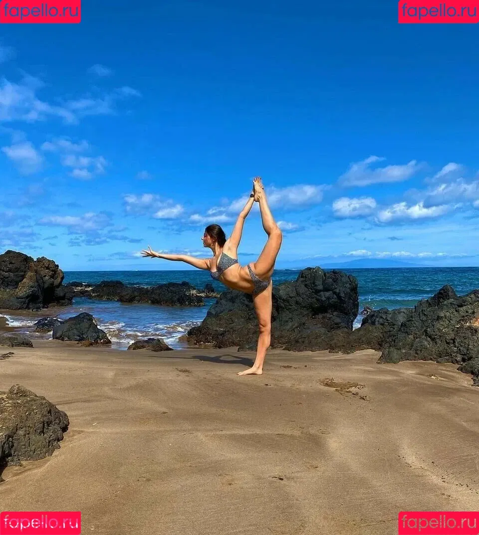 Kira Kosarin / kira_kosarin / kirakosarin Onlyfans Photo Gallery 