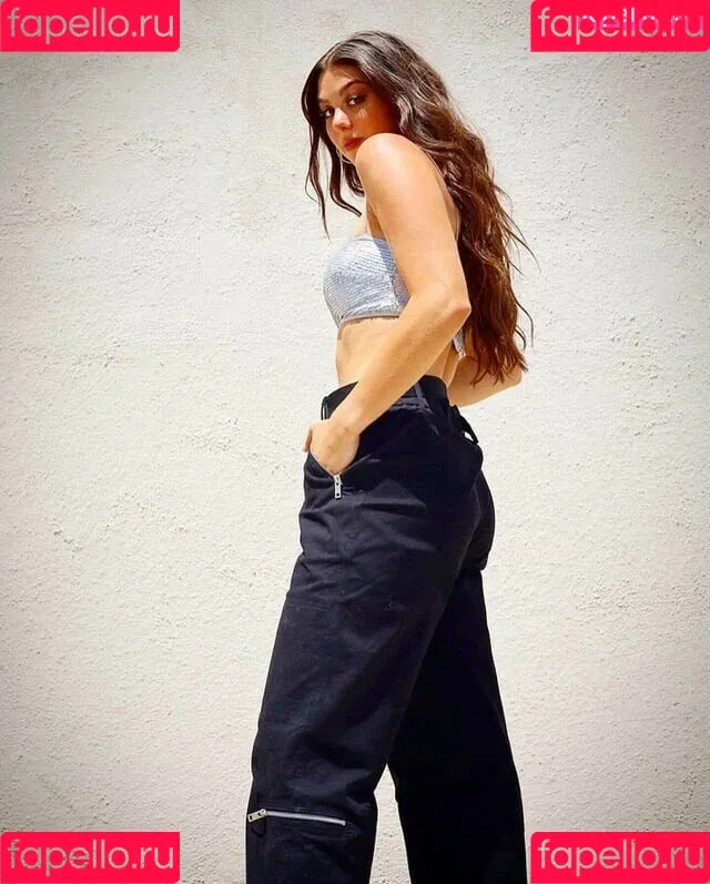 Kira Kosarin / kira_kosarin / kirakosarin Onlyfans Photo Gallery 