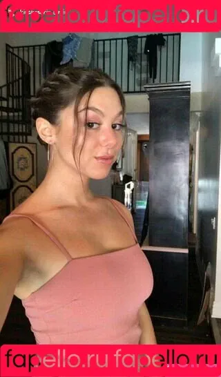 Kira Kosarin / kira_kosarin / kirakosarin Onlyfans Photo Gallery 