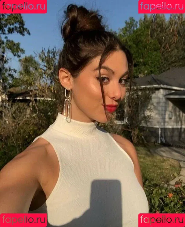 Kira Kosarin / kira_kosarin / kirakosarin Onlyfans Photo Gallery 