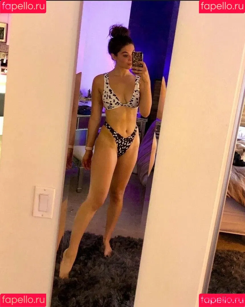 Kira Kosarin / kira_kosarin / kirakosarin Onlyfans Photo Gallery 