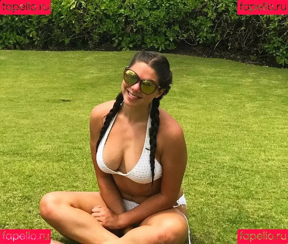 Kira Kosarin / kira_kosarin / kirakosarin Onlyfans Photo Gallery 