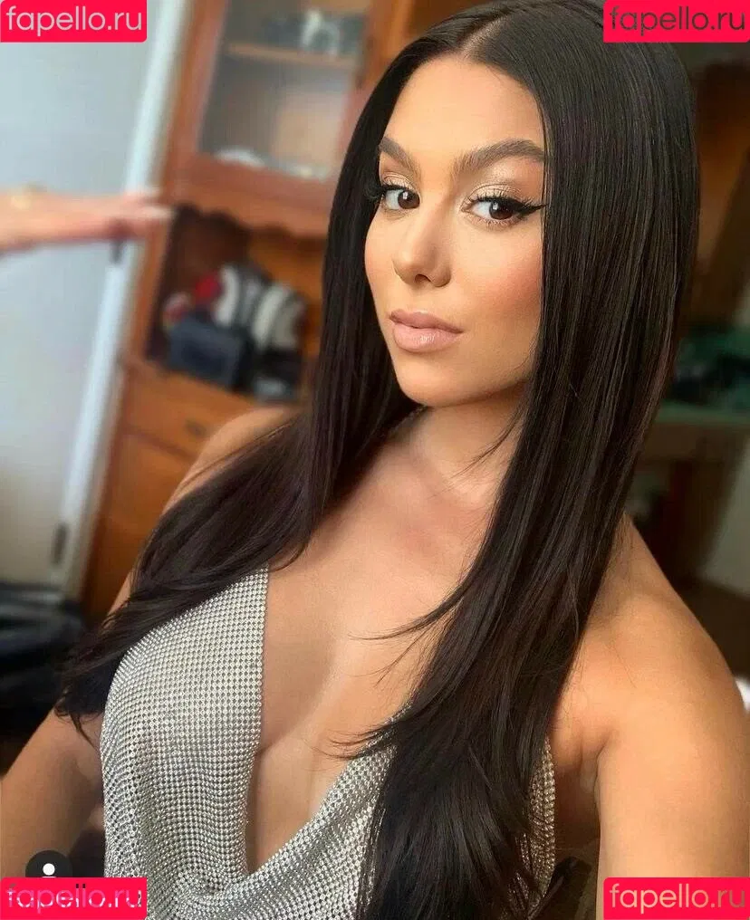 Kira Kosarin / kira_kosarin / kirakosarin Onlyfans Photo Gallery 