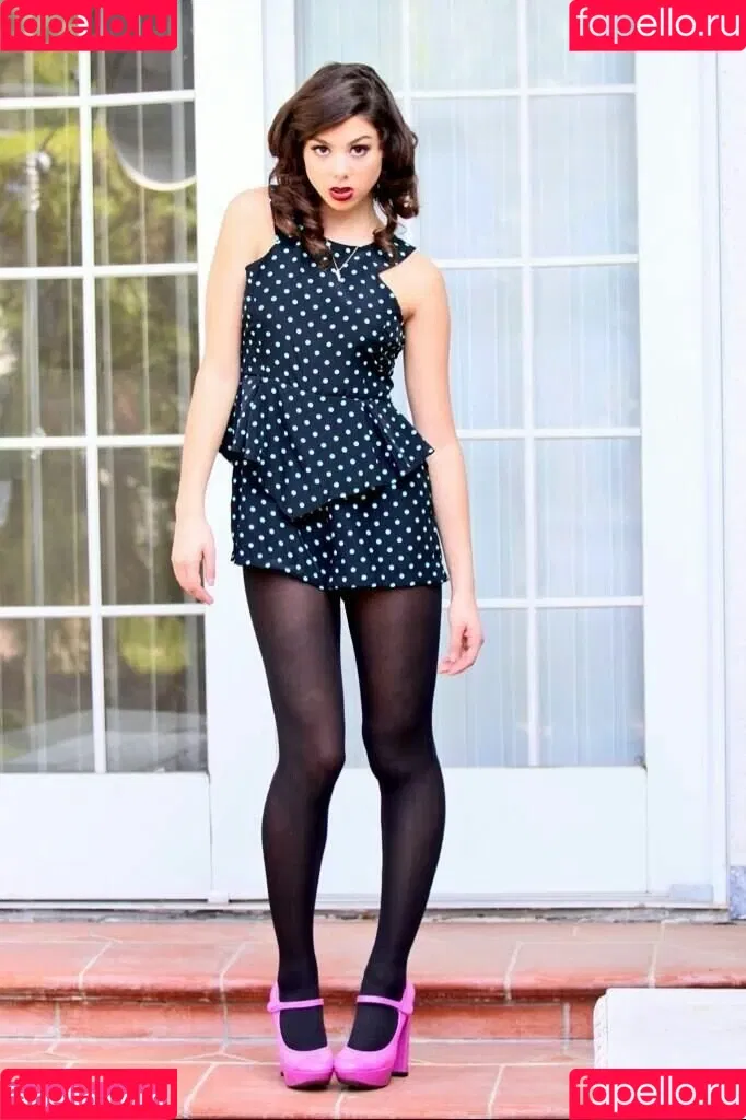 Kira Kosarin / kira_kosarin / kirakosarin Onlyfans Photo Gallery 