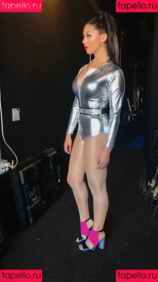 Kira Kosarin / kira_kosarin / kirakosarin Onlyfans Photo Gallery 