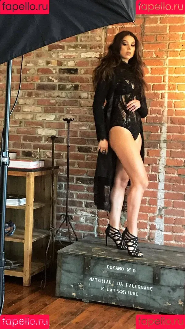 Kira Kosarin / kira_kosarin / kirakosarin Onlyfans Photo Gallery 