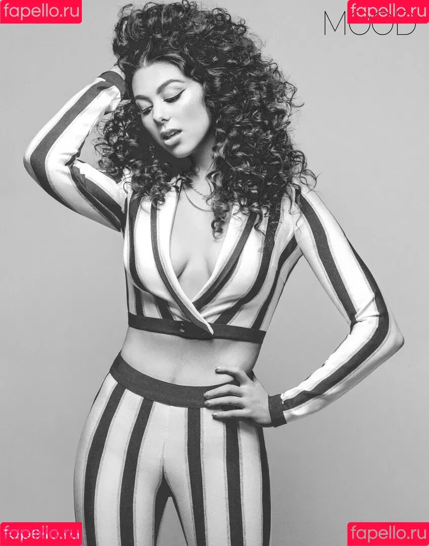 Kira Kosarin / kira_kosarin / kirakosarin Onlyfans Photo Gallery 