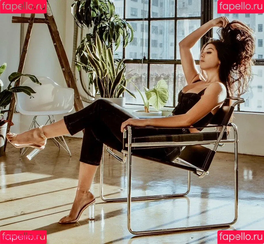Kira Kosarin / kira_kosarin / kirakosarin Onlyfans Photo Gallery 