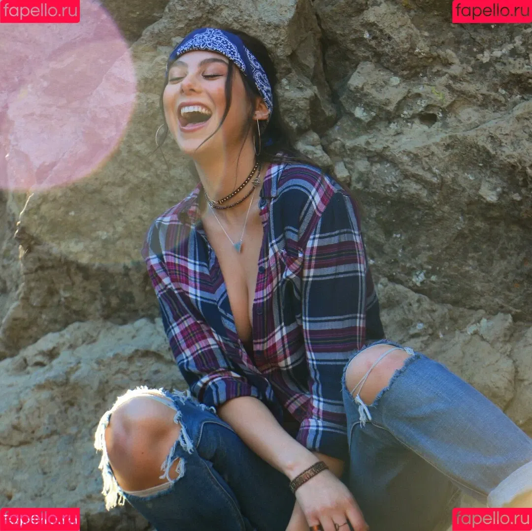 Kira Kosarin / kira_kosarin / kirakosarin Onlyfans Photo Gallery 