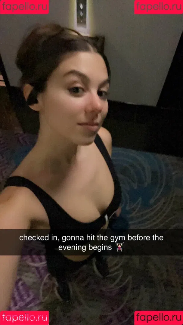 Kira Kosarin / kira_kosarin / kirakosarin Onlyfans Photo Gallery 