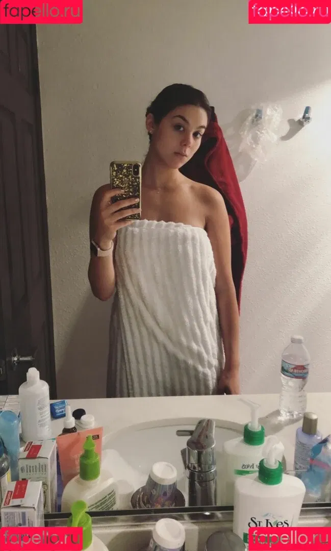 Kira Kosarin / kira_kosarin / kirakosarin Onlyfans Photo Gallery 