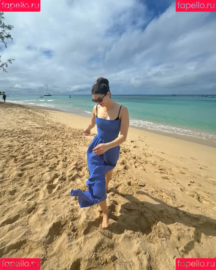 Kira Kosarin / kira_kosarin / kirakosarin Onlyfans Photo Gallery 