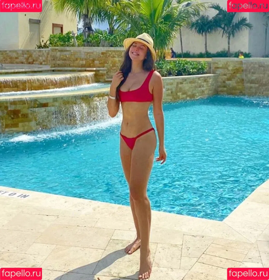 Kira Kosarin / kira_kosarin / kirakosarin Onlyfans Photo Gallery 