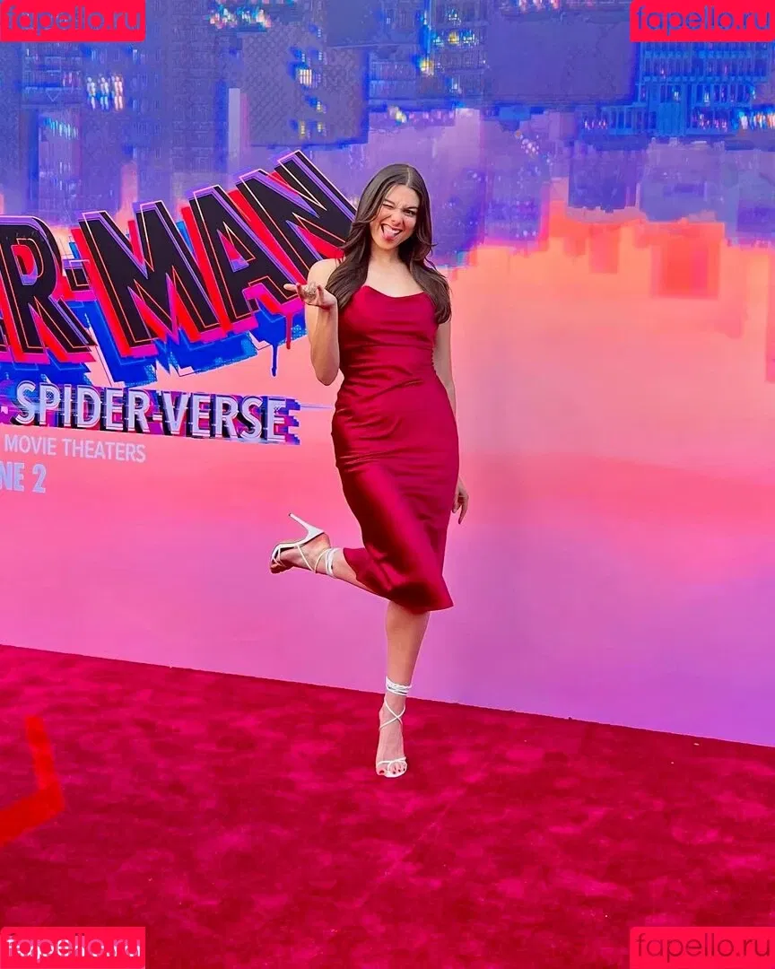 Kira Kosarin / kira_kosarin / kirakosarin Onlyfans Photo Gallery 