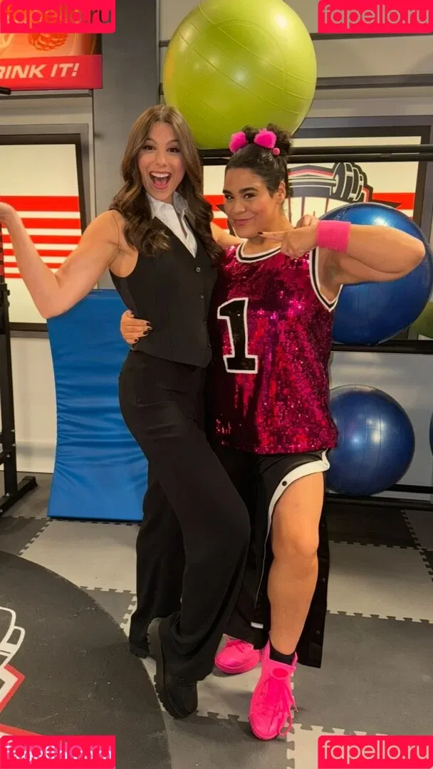 Kira Kosarin / kira_kosarin / kirakosarin Onlyfans Photo Gallery 