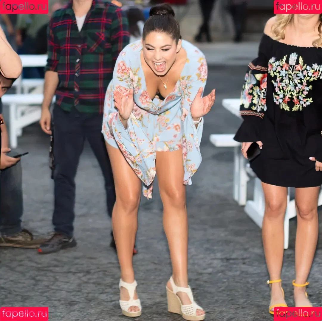 Kira Kosarin / kira_kosarin / kirakosarin Onlyfans Photo Gallery 