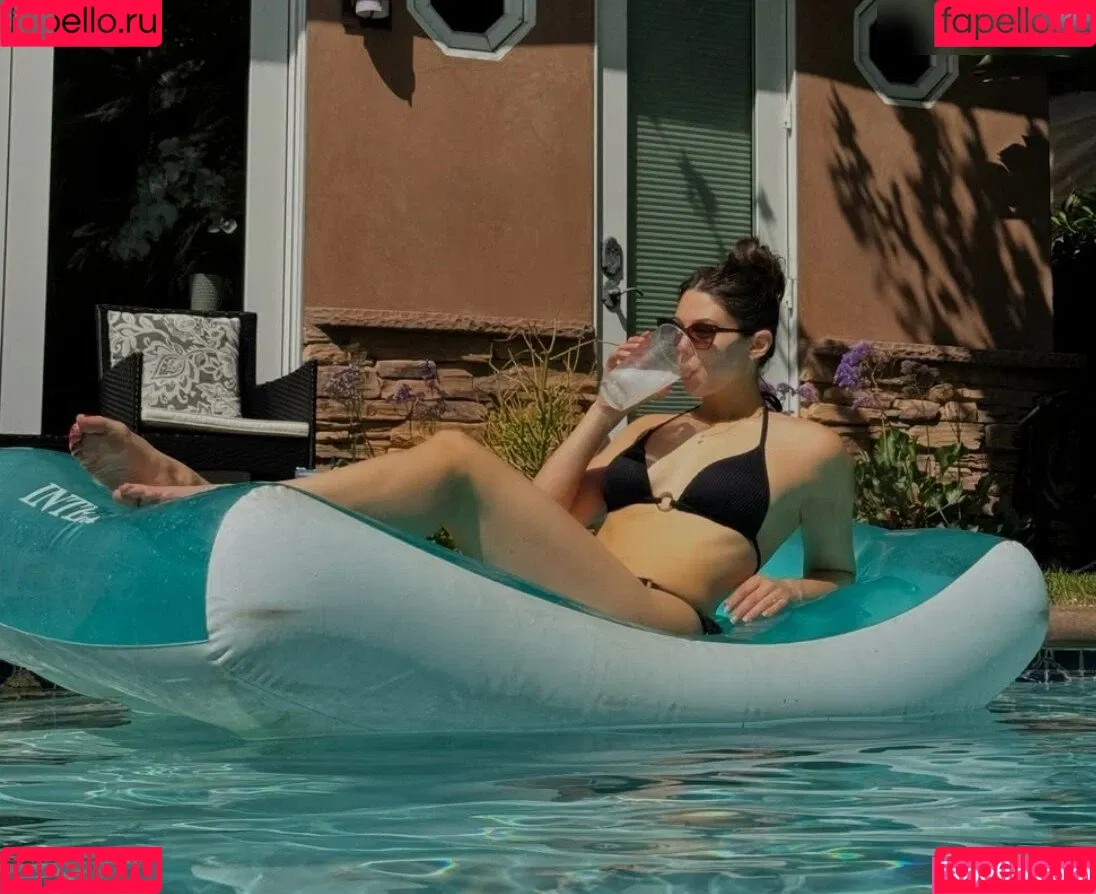 Kira Kosarin / kira_kosarin / kirakosarin Onlyfans Photo Gallery 