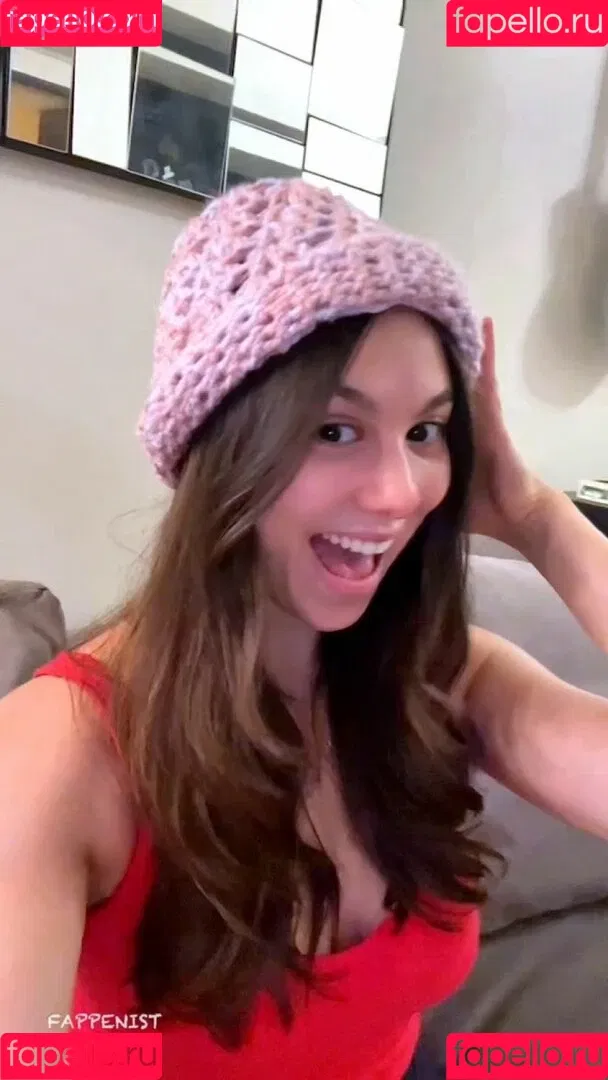 Kira Kosarin / kira_kosarin / kirakosarin Onlyfans Photo Gallery 