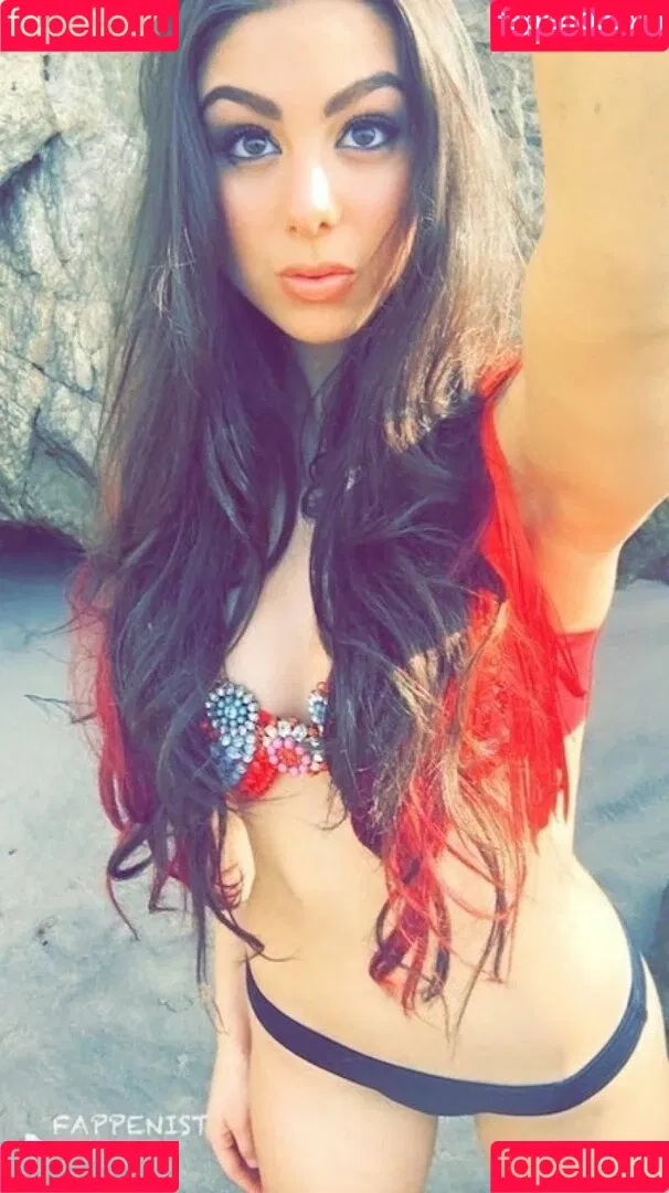 Kira Kosarin / kira_kosarin / kirakosarin Onlyfans Photo Gallery 