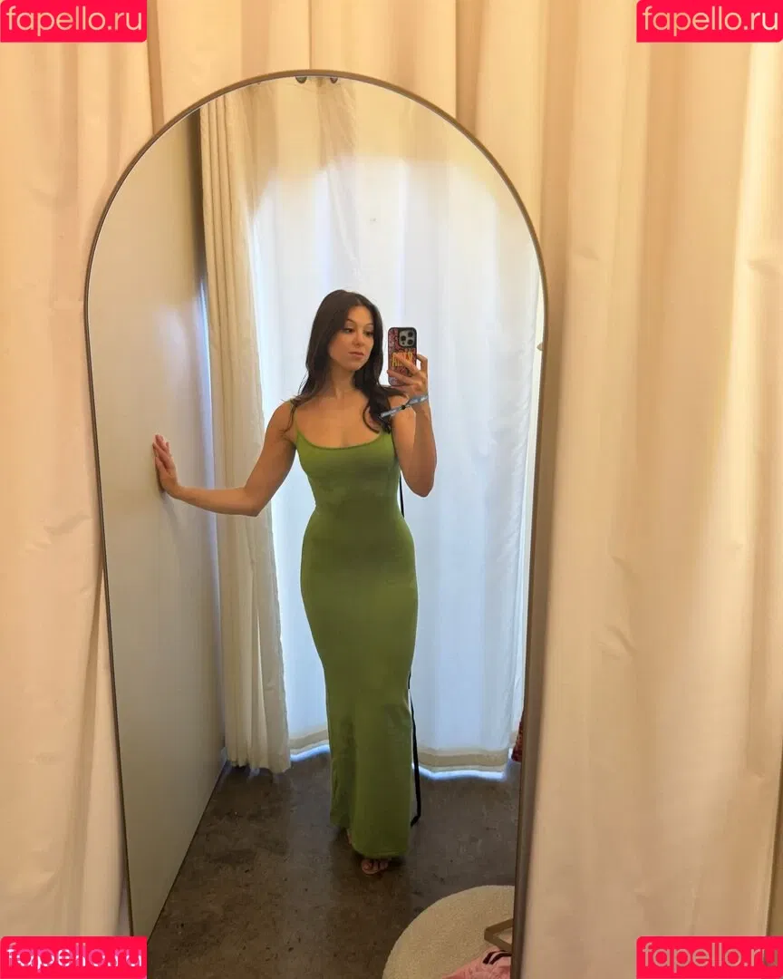 Kira Kosarin / kira_kosarin / kirakosarin Onlyfans Photo Gallery 