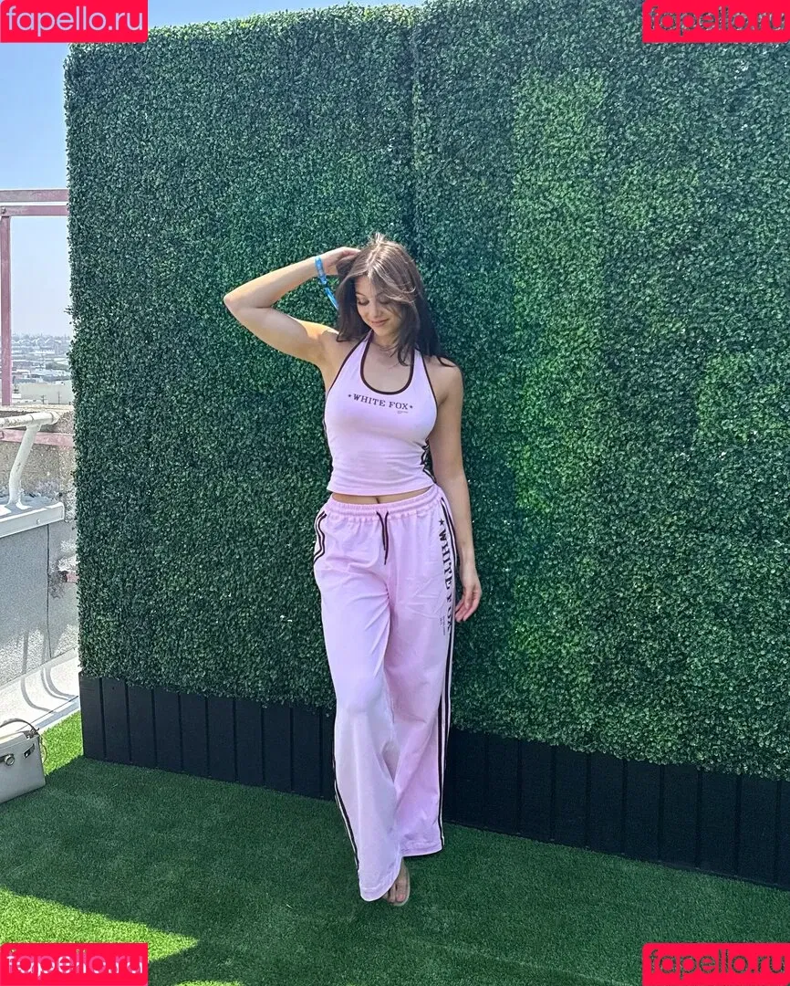 Kira Kosarin / kira_kosarin / kirakosarin Onlyfans Photo Gallery 