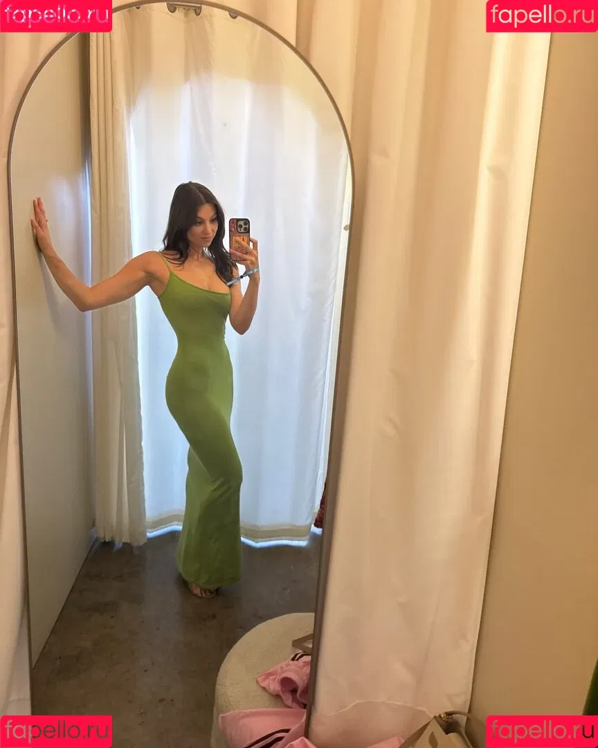 Kira Kosarin / kira_kosarin / kirakosarin Onlyfans Photo Gallery 