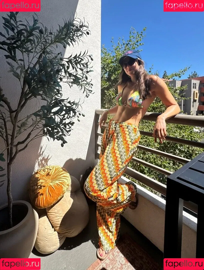 Kira Kosarin / kira_kosarin / kirakosarin Onlyfans Photo Gallery 