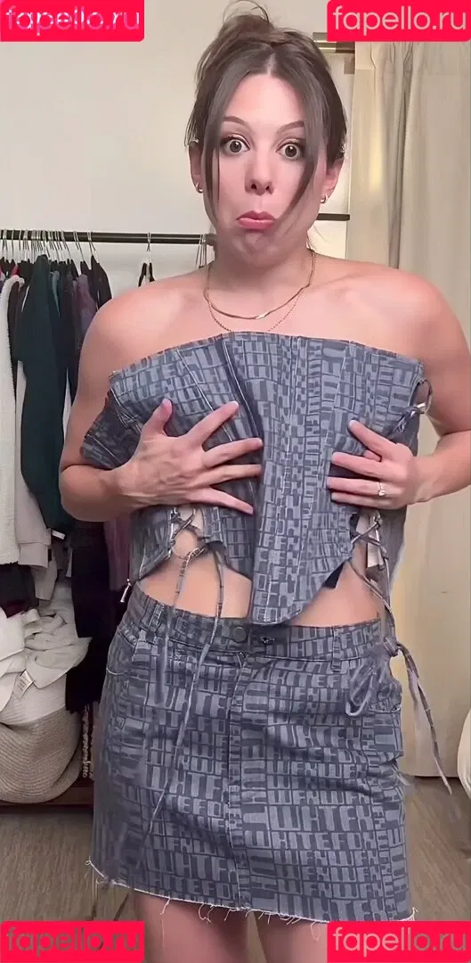 Kira Kosarin / kira_kosarin / kirakosarin Onlyfans Photo Gallery 