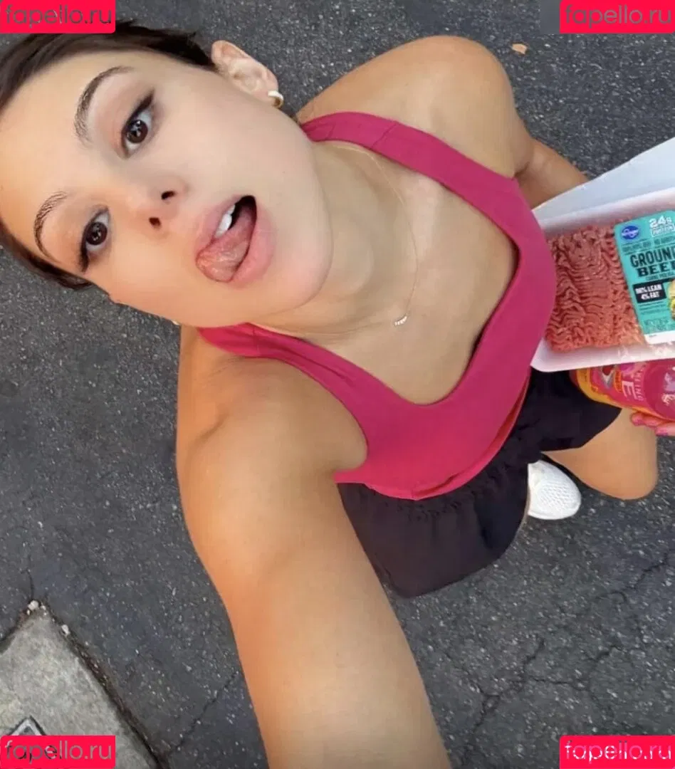 Kira Kosarin / kira_kosarin / kirakosarin Onlyfans Photo Gallery 