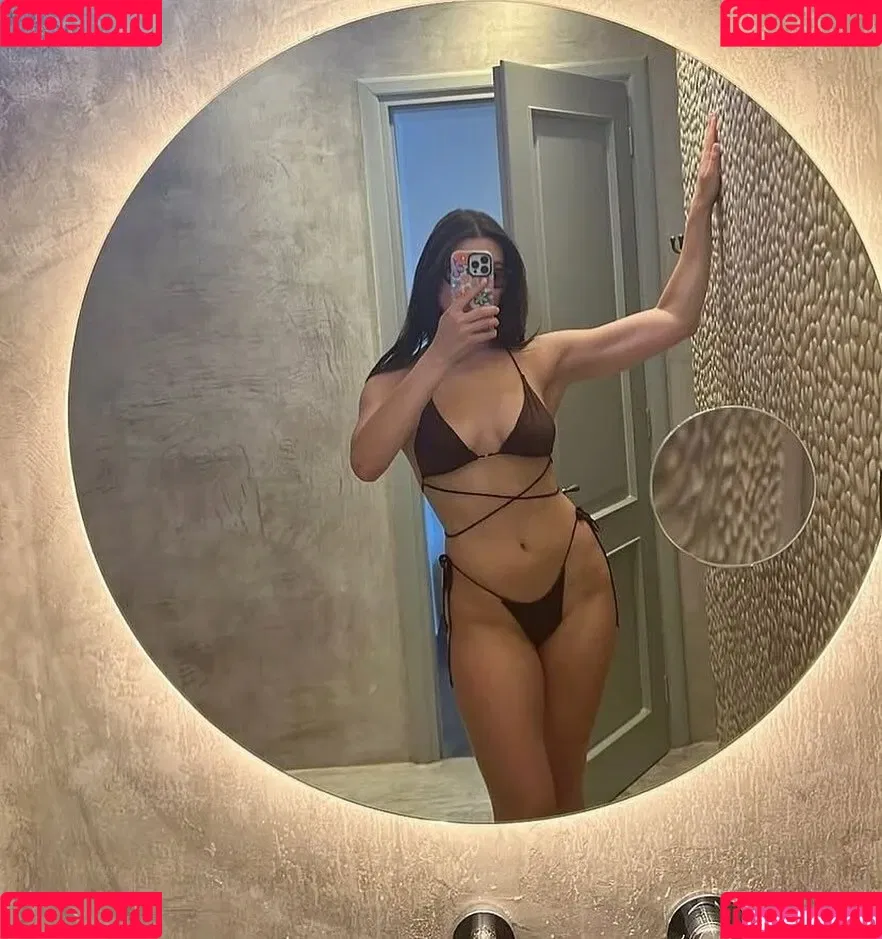 Kira Kosarin / kira_kosarin / kirakosarin Onlyfans Photo Gallery 