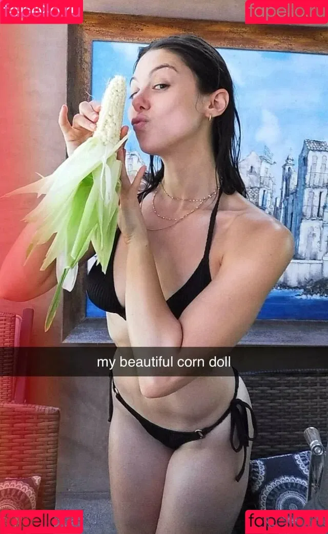 Kira Kosarin / kira_kosarin / kirakosarin Onlyfans Photo Gallery 