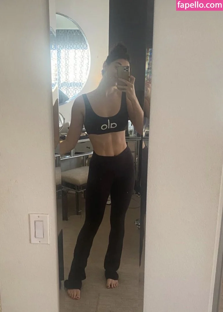 Kira Kosarin / kira_kosarin / kirakosarin Onlyfans Photo Gallery 