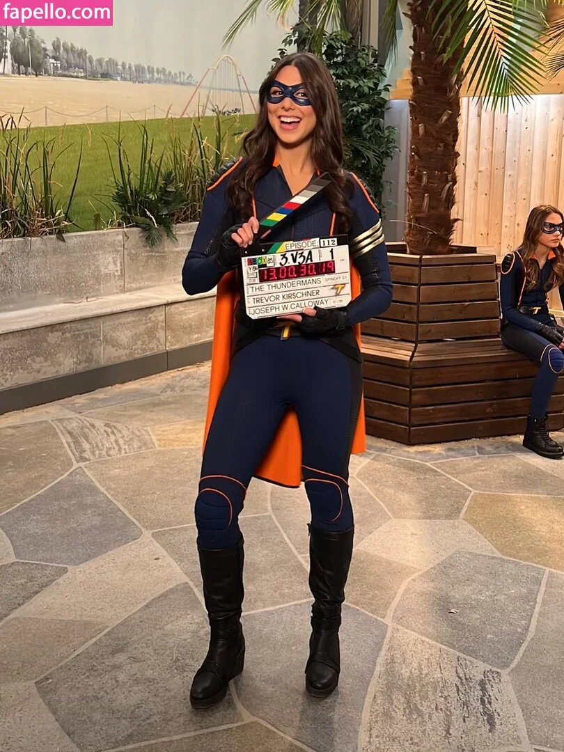 Kira Kosarin / kira_kosarin / kirakosarin Onlyfans Photo Gallery 