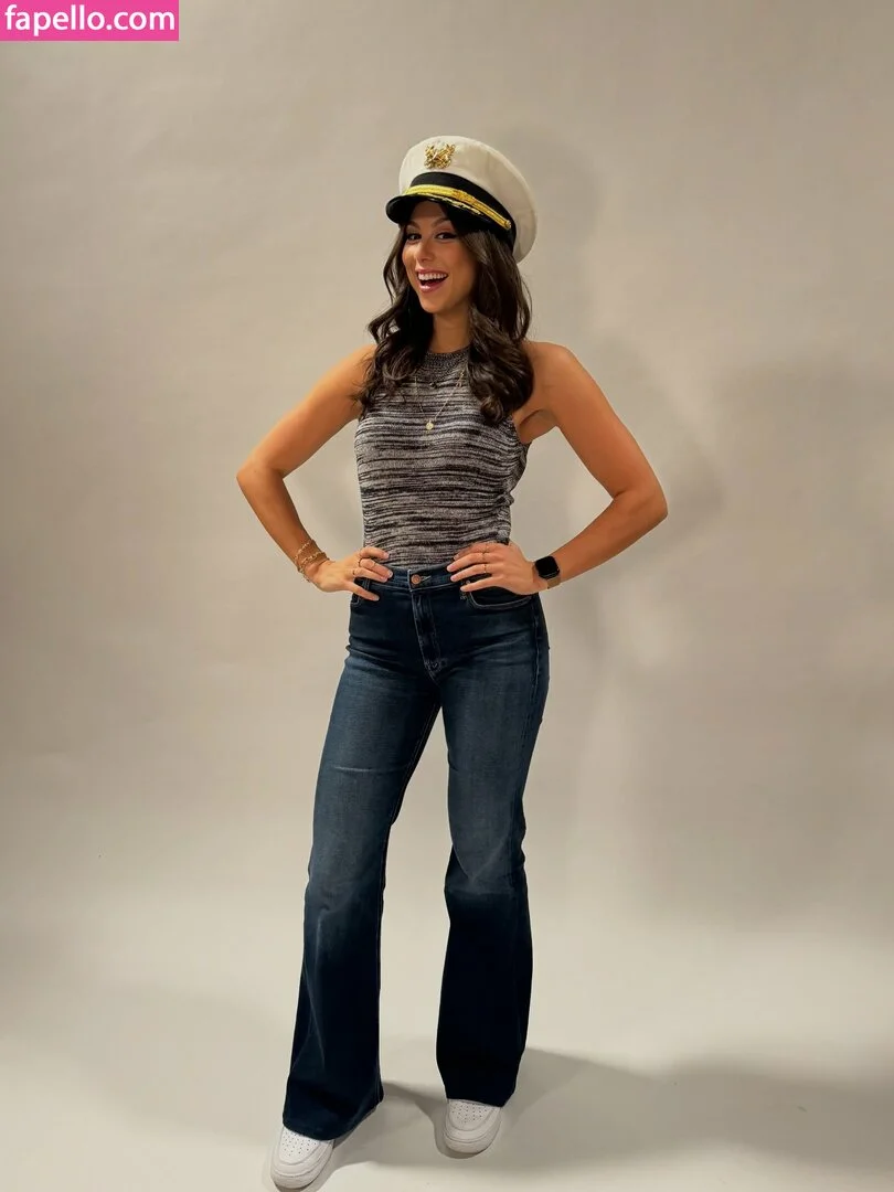 Kira Kosarin / kira_kosarin / kirakosarin Onlyfans Photo Gallery 