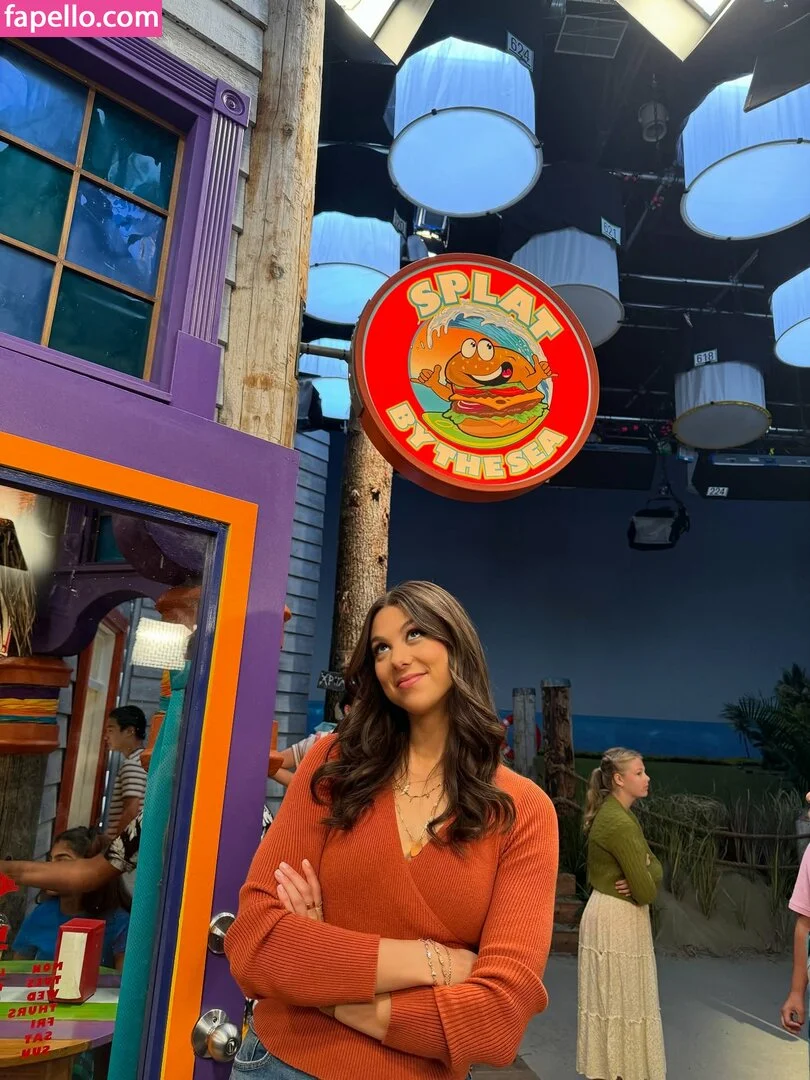 Kira Kosarin / kira_kosarin / kirakosarin Onlyfans Photo Gallery 