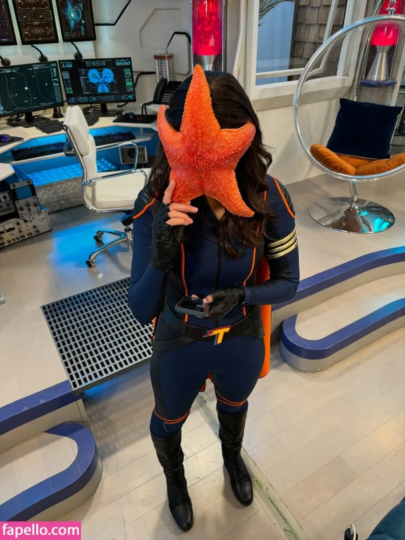 Kira Kosarin / kira_kosarin / kirakosarin Onlyfans Photo Gallery 