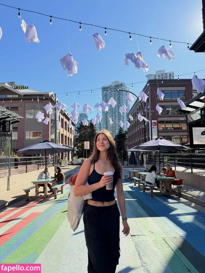 Kira Kosarin / kira_kosarin / kirakosarin Onlyfans Photo Gallery 