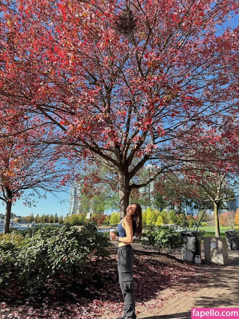 Kira Kosarin / kira_kosarin / kirakosarin Onlyfans Photo Gallery 