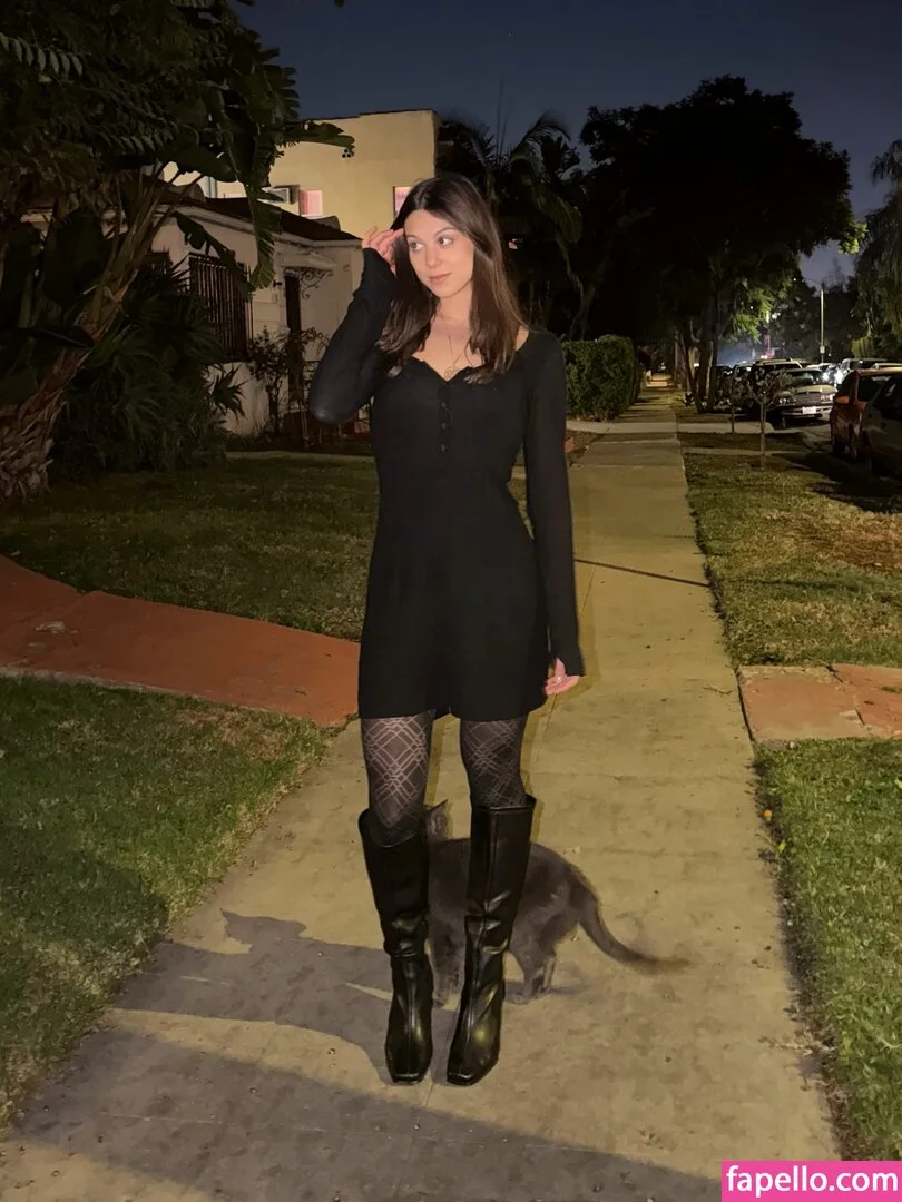 Kira Kosarin / kira_kosarin / kirakosarin Onlyfans Photo Gallery 