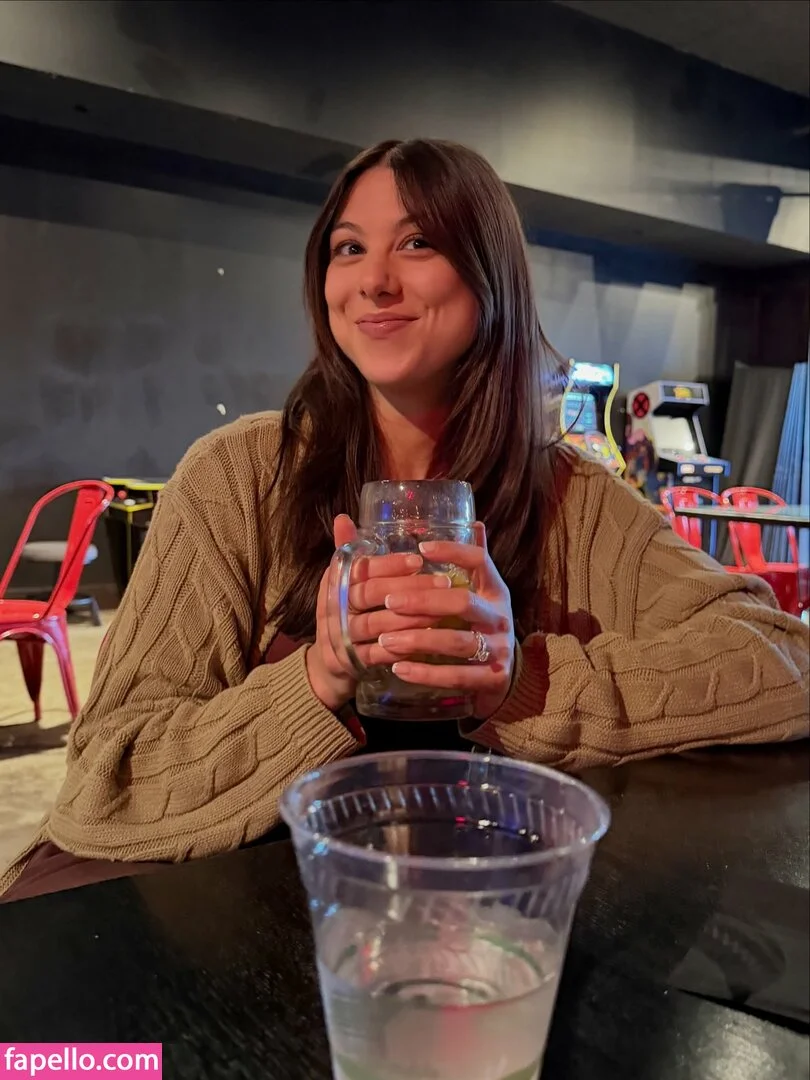 Kira Kosarin / kira_kosarin / kirakosarin Onlyfans Photo Gallery 