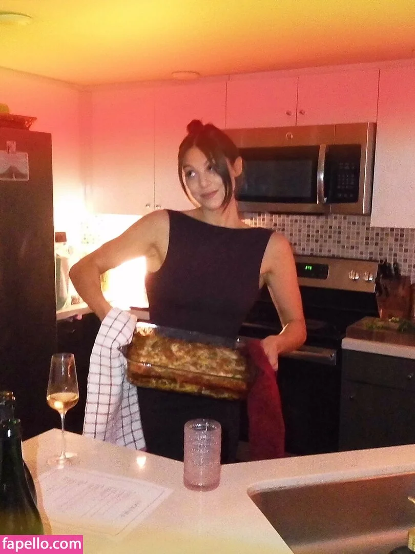 Kira Kosarin / kira_kosarin / kirakosarin Onlyfans Photo Gallery 