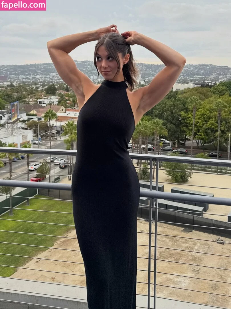 Kira Kosarin / kira_kosarin / kirakosarin Onlyfans Photo Gallery 