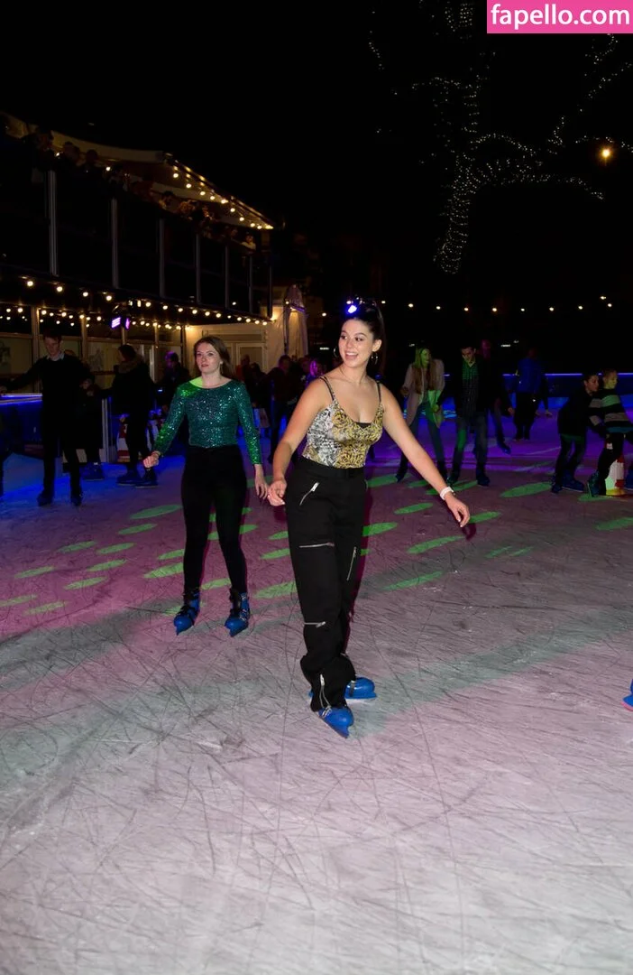 Kira Kosarin / kira_kosarin / kirakosarin Onlyfans Photo Gallery 