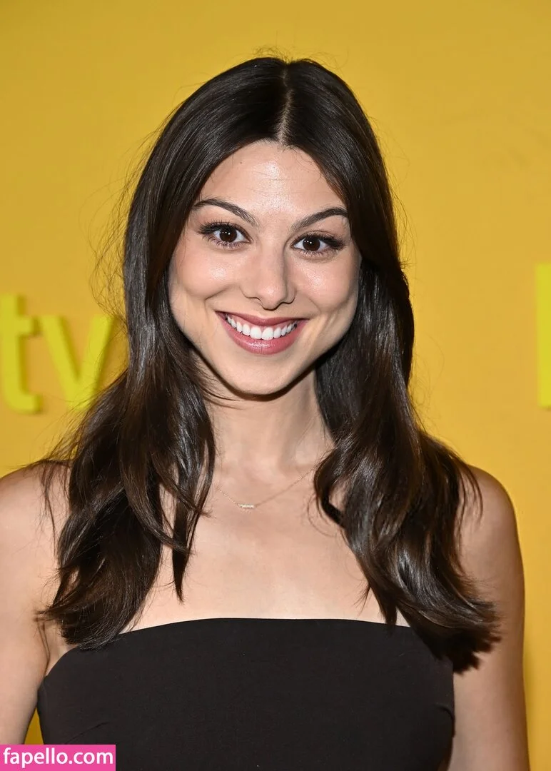 Kira Kosarin / kira_kosarin / kirakosarin Onlyfans Photo Gallery 