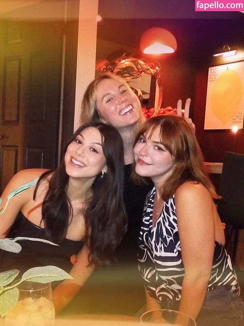 Kira Kosarin / kira_kosarin / kirakosarin Onlyfans Photo Gallery 