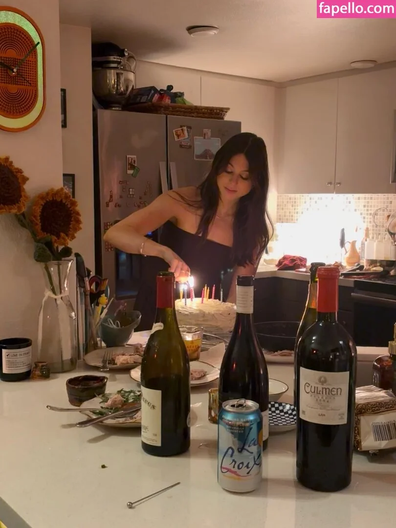 Kira Kosarin / kira_kosarin / kirakosarin Onlyfans Photo Gallery 